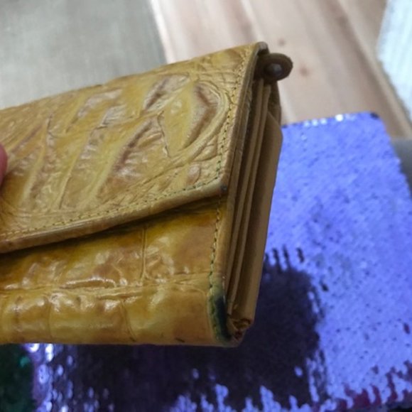 ladies wallet - Picture 3 of 5